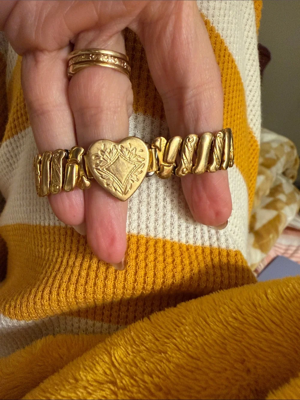 BELLAVANCE & SONS elegant gold